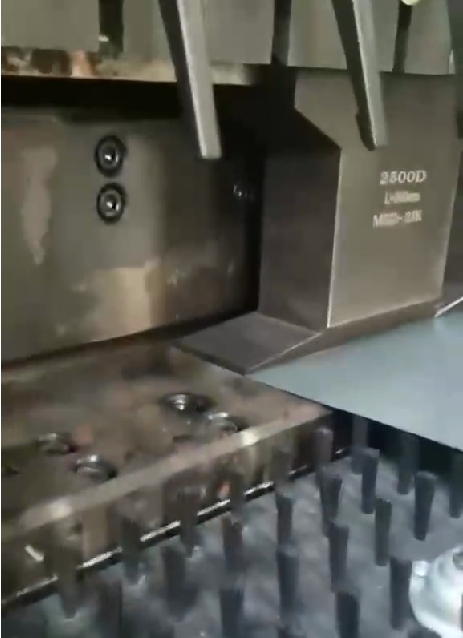 Fully automatic bending process for door panels