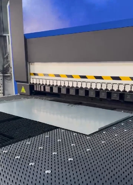 Fully automatic bending of door panels