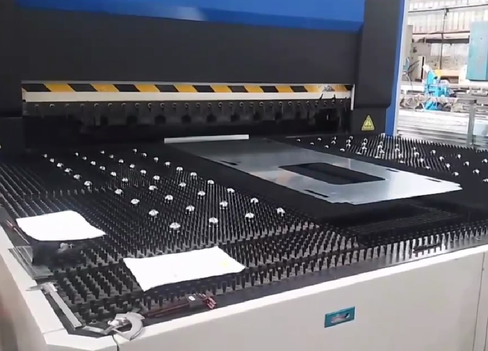 Medical door fully automatic bending