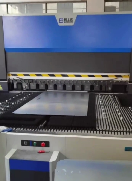 Fully automatic bending process for door panels