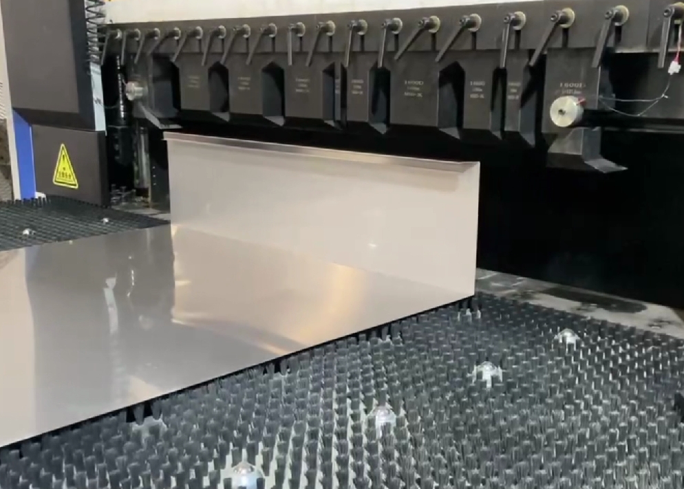 Automatic bending of electrical cabinet