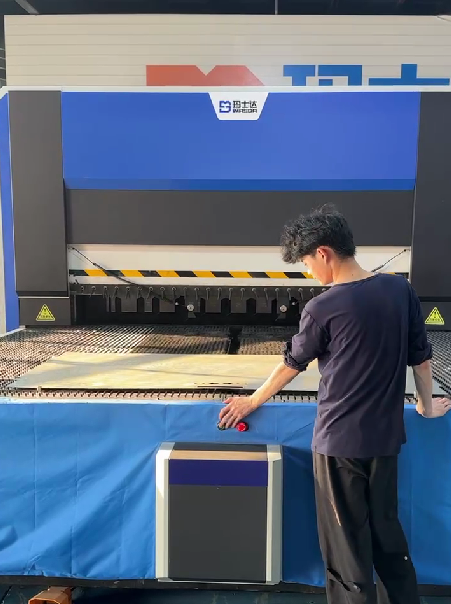 Bending machine is easy to operate